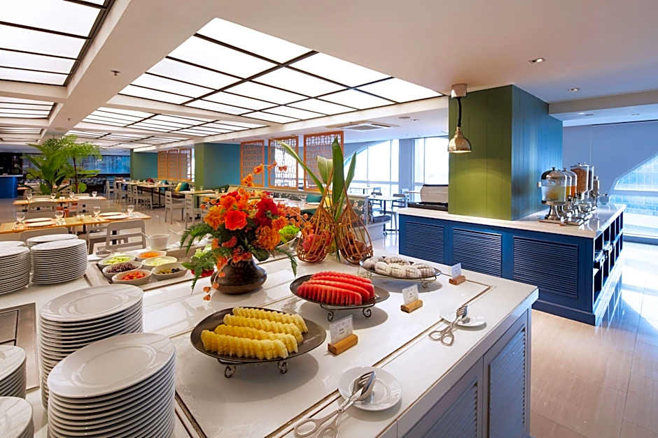 The Quarter Hualamphong by UHG