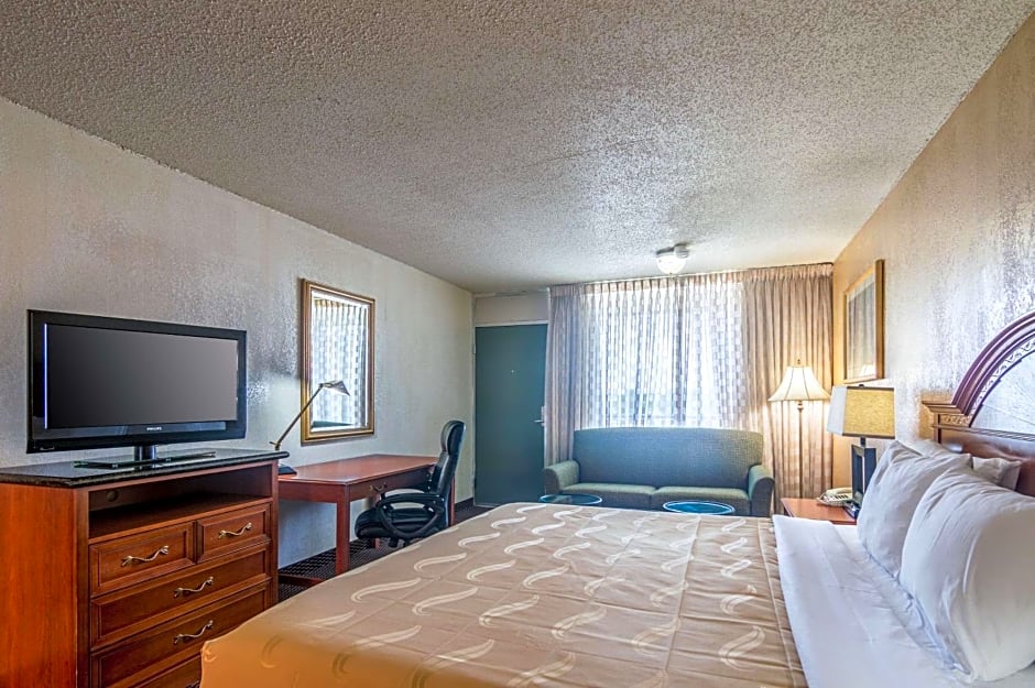 Quality Inn Shawnee I-40