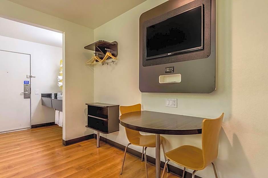 Motel 6-Redlands, CA