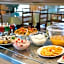 Village Inn Studios & Family Apartments