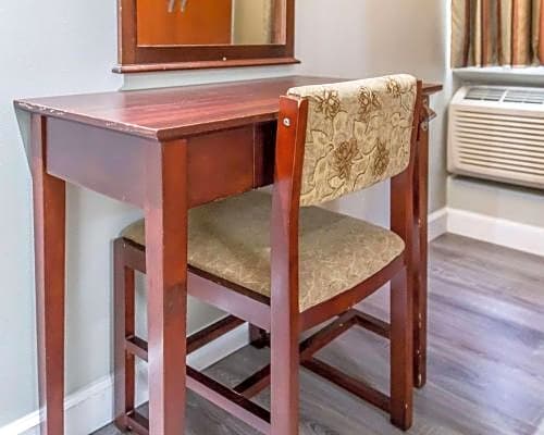 Econo Lodge South Ozone Park