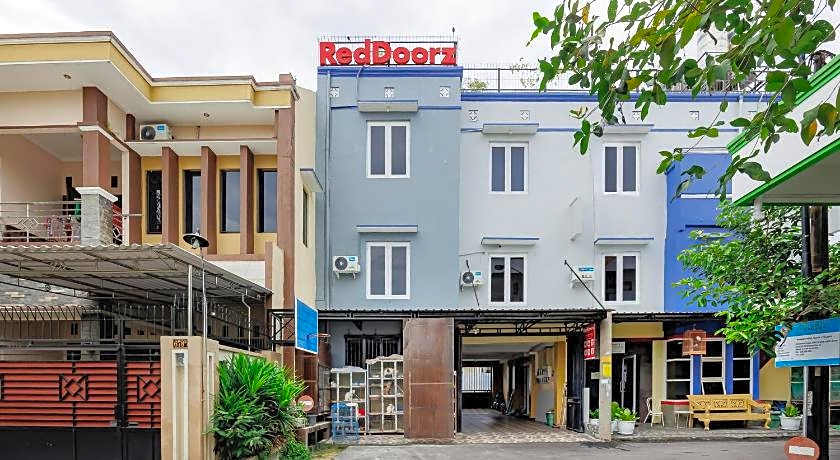 RedDoorz near Jalan Adi Sucipto Solo