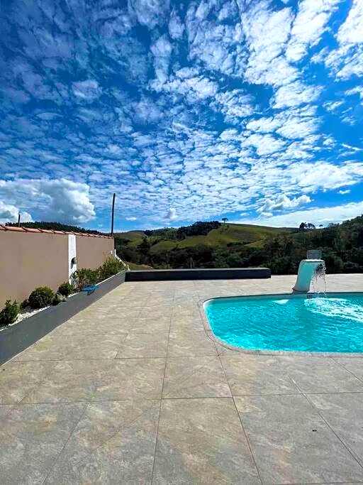 Recanto da Alegria - Casa em Cunha com Jacuzzi,Piscina,Rede,Churrasqueira,Lareira,Deck, Banco de coração