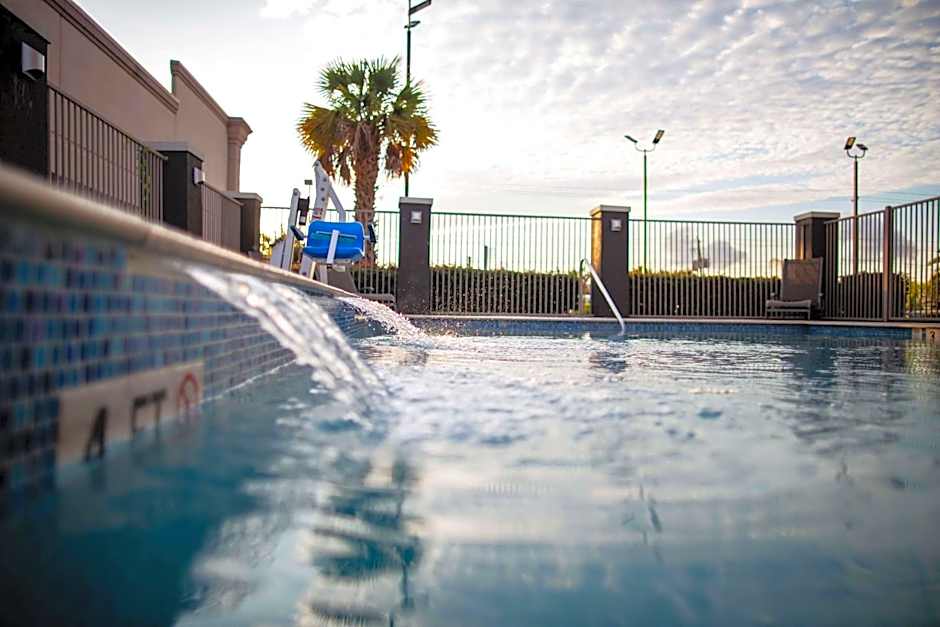 La Quinta Inn & Suites by Wyndham Houston - Normandy