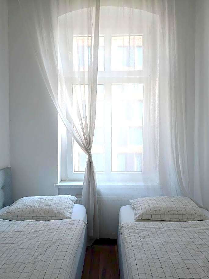 Babel Hostel, Dworzec PKP, Rynek