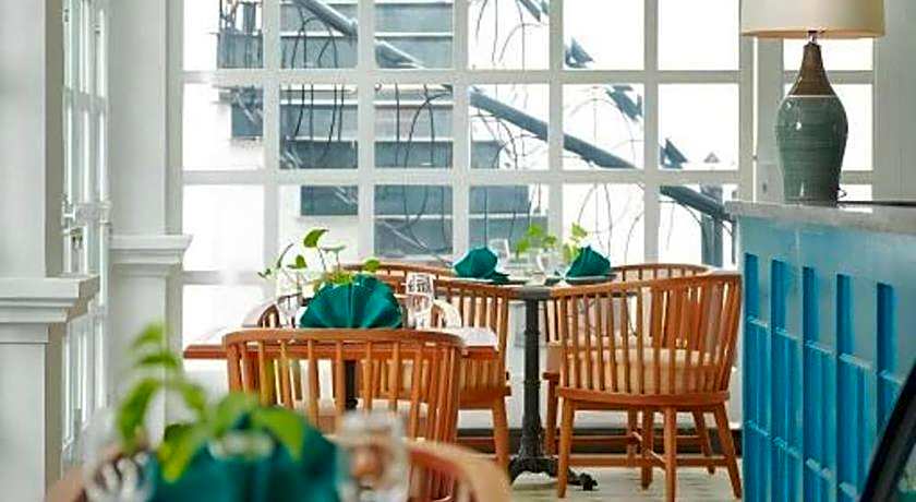 Manoir Des Arts Hotel