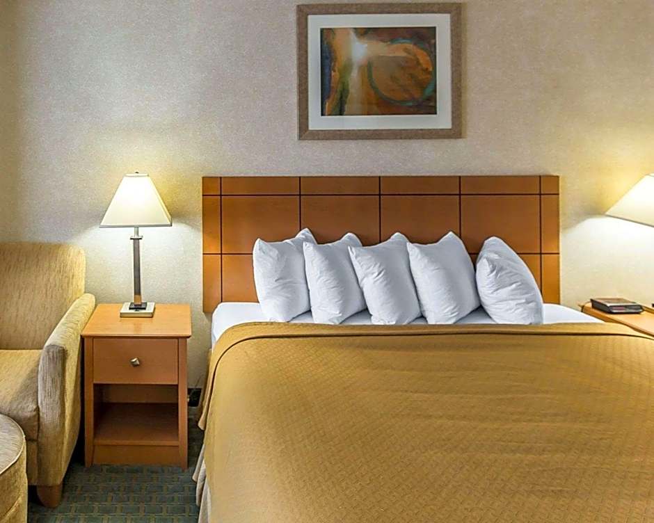 Quality Inn at Collins Road - Cedar Rapids