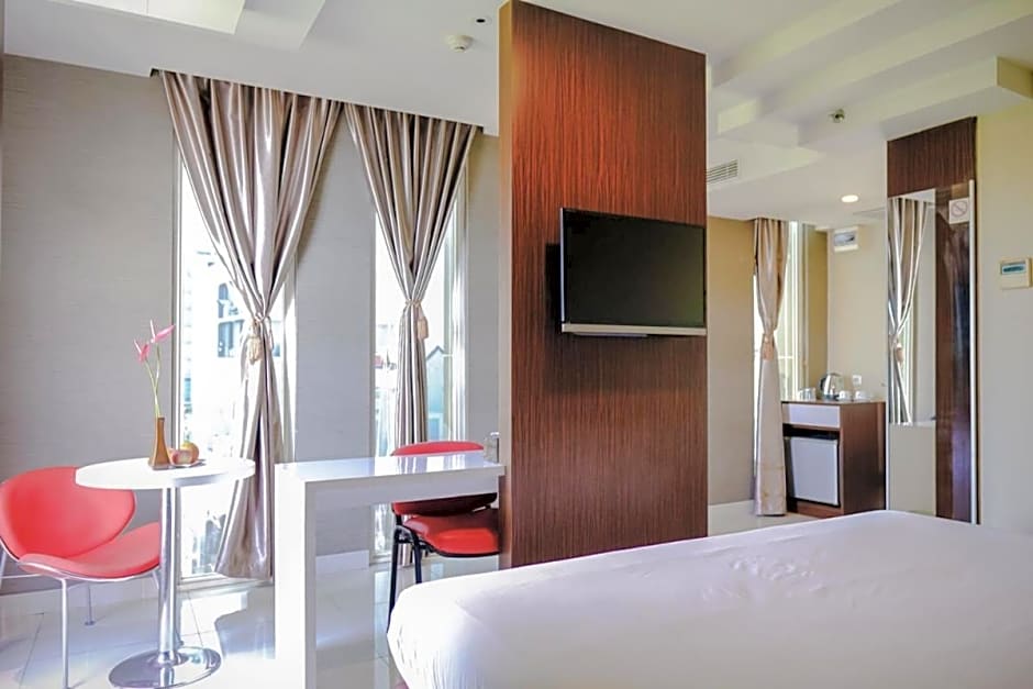 Empress Hotel Makassar City Center by LIFE