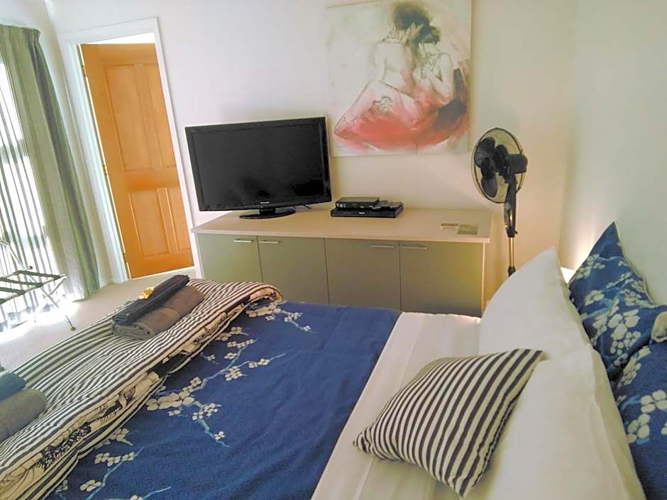 Golden Caves - Bed and Breakfast