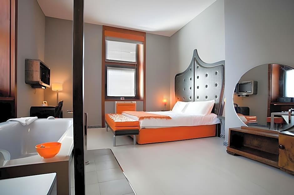 Orange Hotel