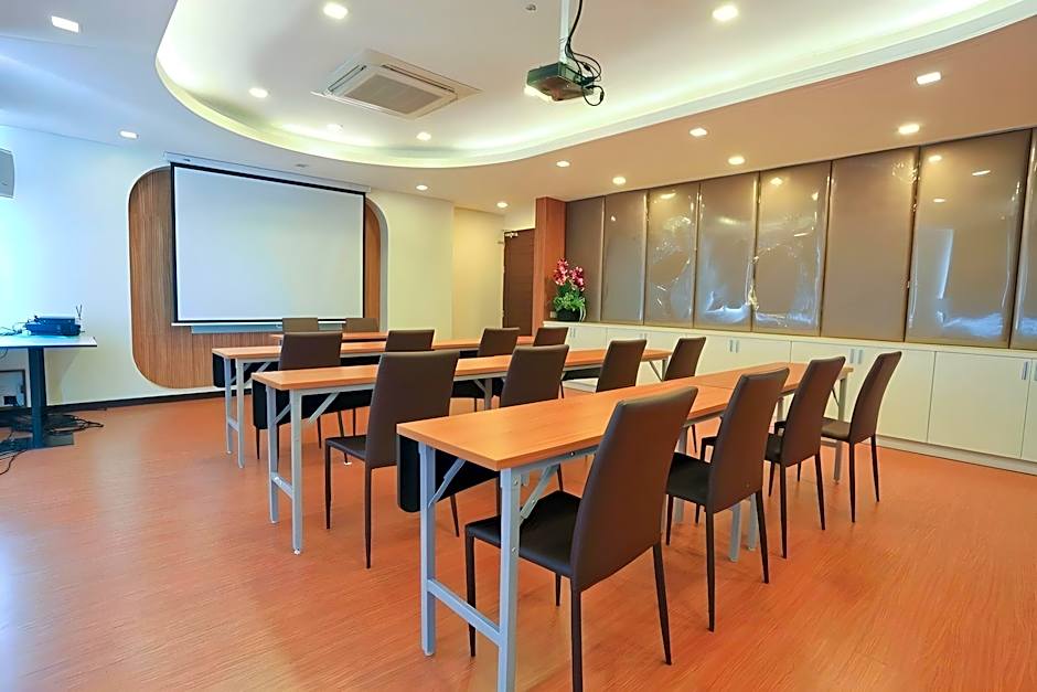 Crystal Suites Suvarnbhumi Airport