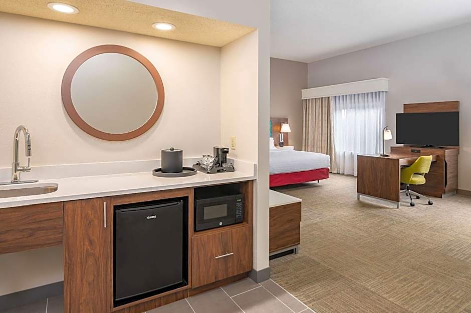 Hampton Inn By Hilton & Suites Manchester