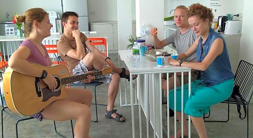 Borbaboom Phuket Poshtel & Hostel