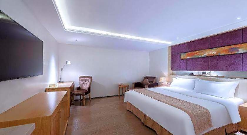 Zhongshan Louis Hotel