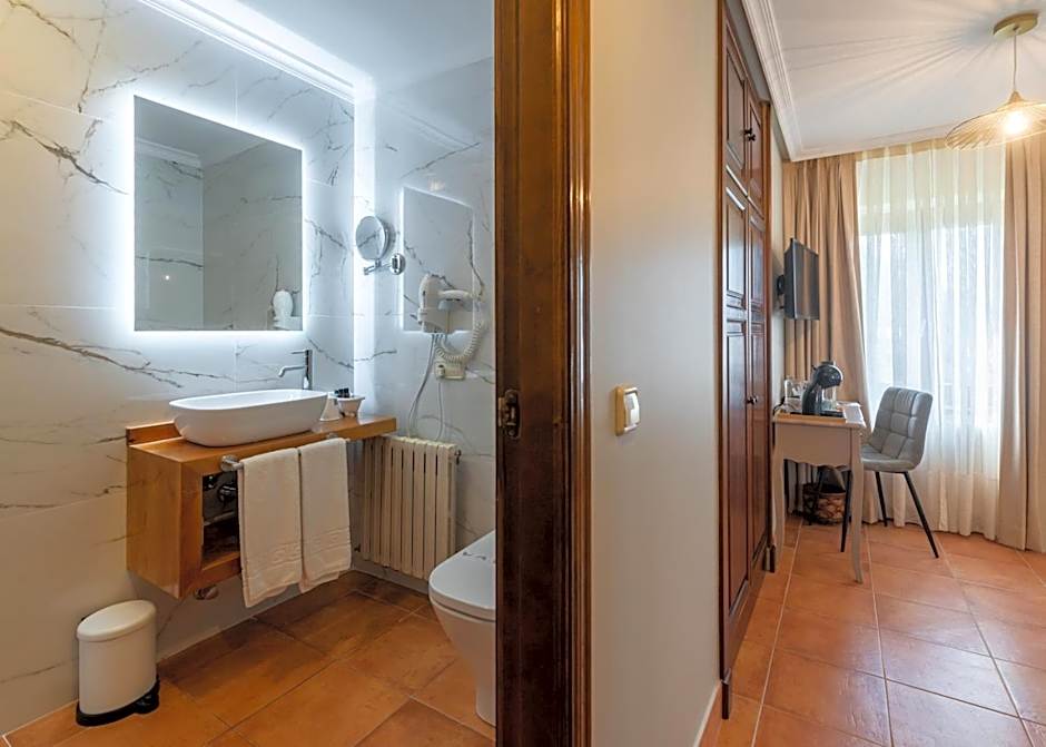 Logis Hotel Restaurante La Casa de Juansabeli