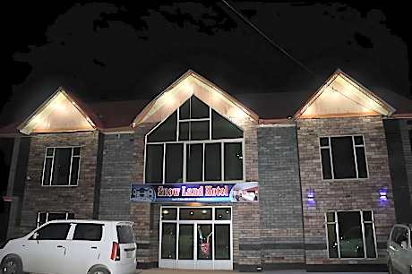 Snowland Hotel and Restaurant