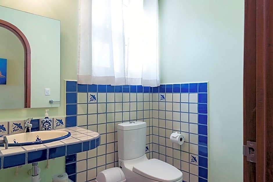 Casa Sonoma - Charming Condos Minutes from Beach & Reef