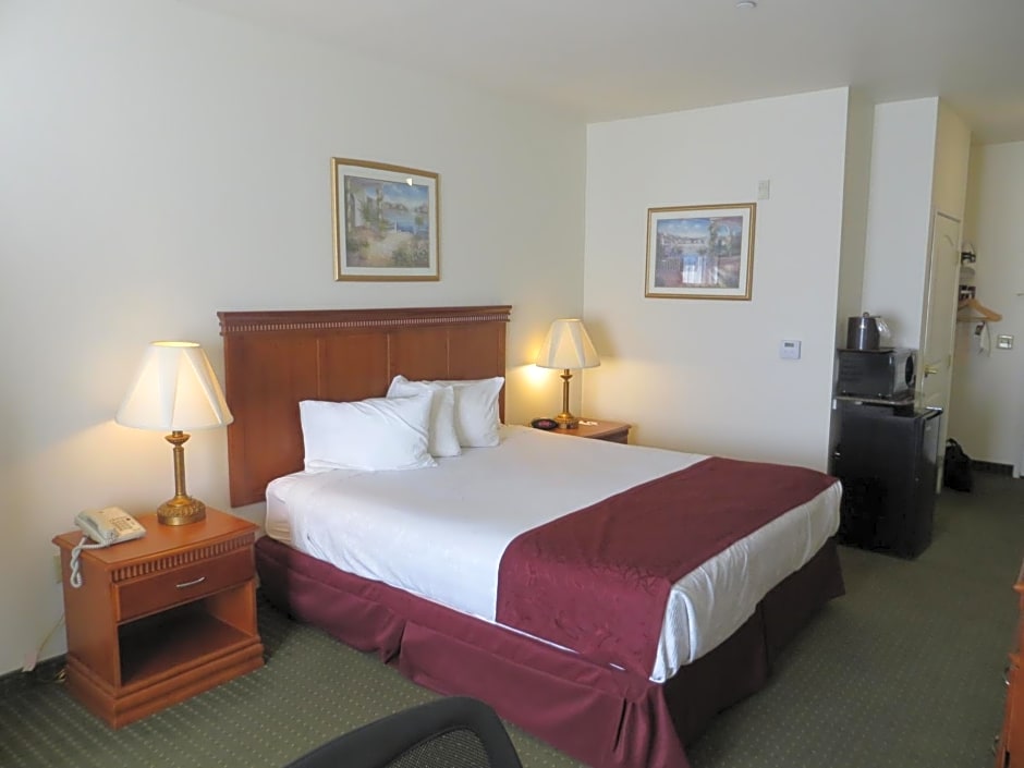 Best Western Plus Lake Elsinore Inn & Suites