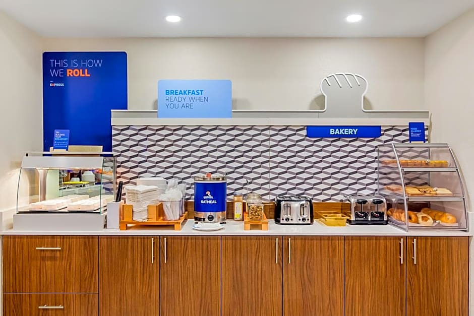 Holiday Inn Express & Suites Jacksonville South East - Medical Center Area By IHG