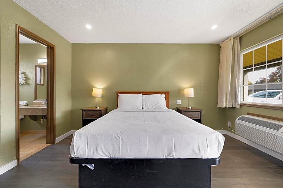 Photo 1 of 12 of 1 Queen Bed