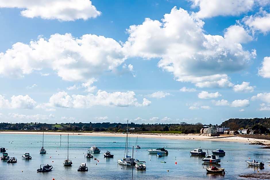 The Moorings Hotel & Restaurant