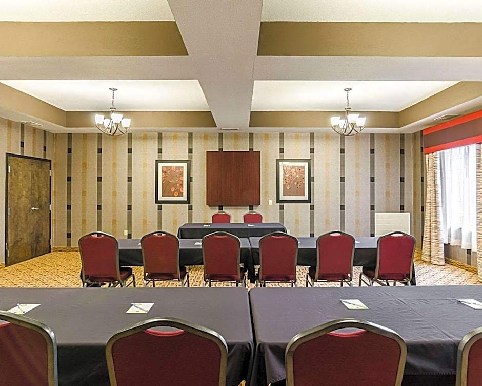 Comfort Inn & Suites Lawrence