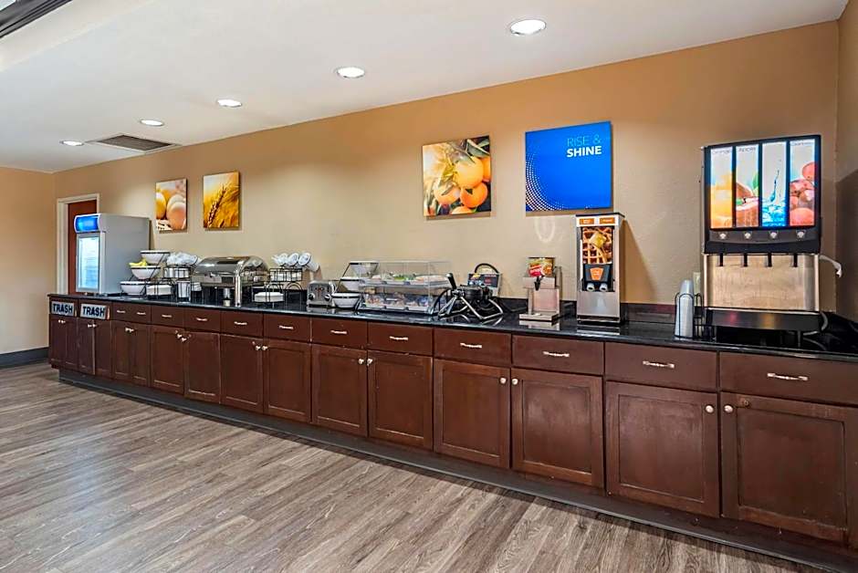 Comfort Inn & Suites Clinton - Jackson West