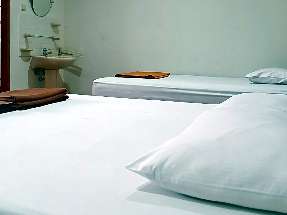 Cozy Homestay Syariah Mitra RedDoorz Bandung