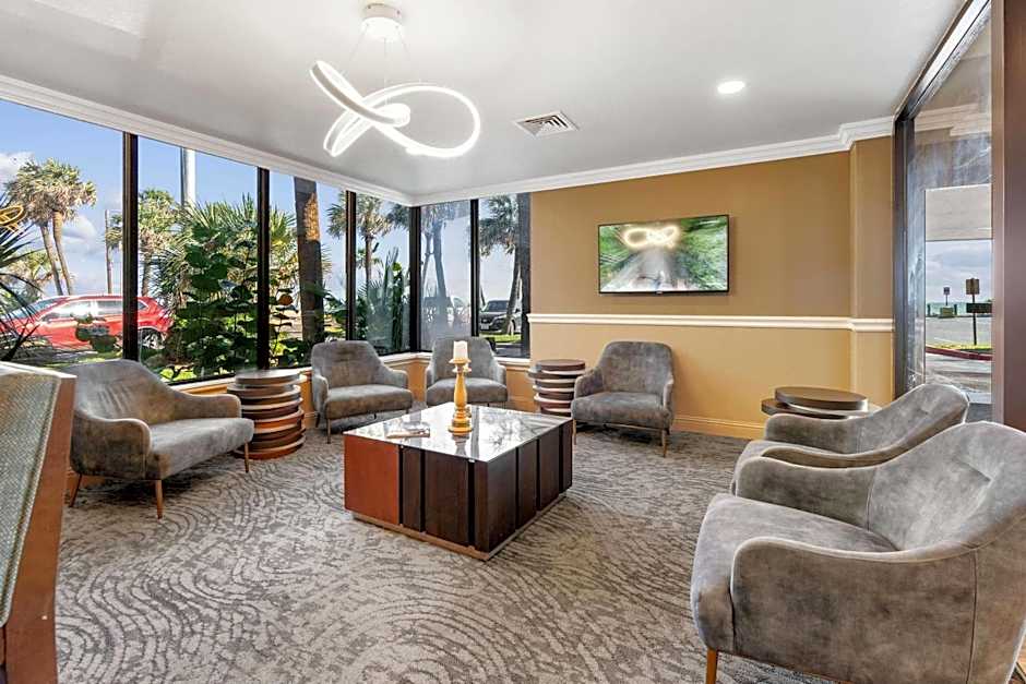 Clarion Pointe Galveston - Beachfront