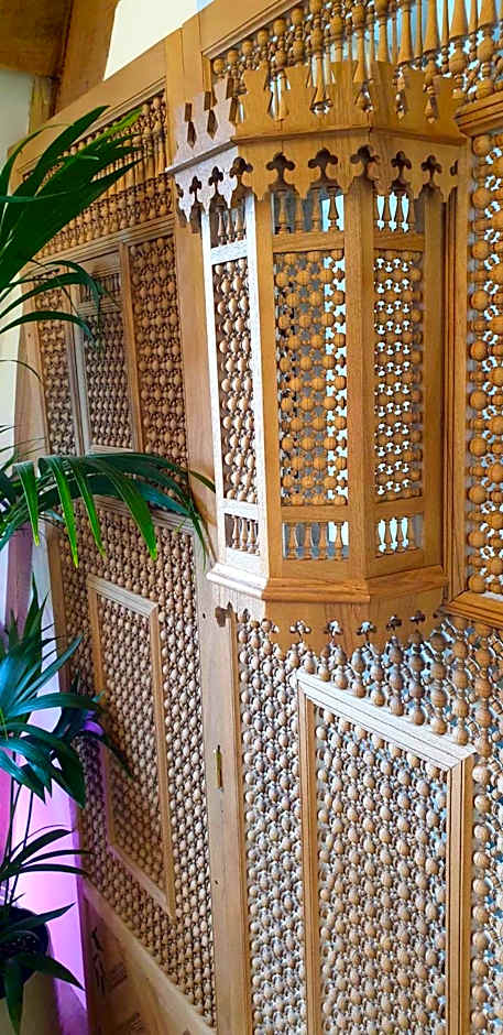 LA MAISON LEONARD