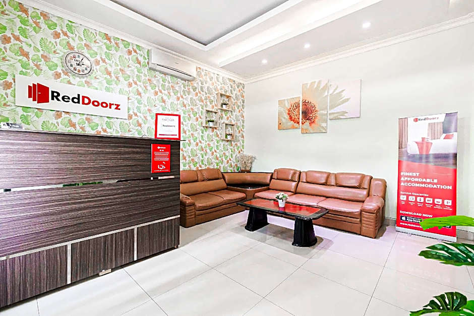 RedDoorz Syariah near Jam Gadang Bukit tinggi 2