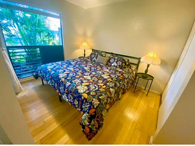 Beachfront 1 Bedroom Condo with Private Beach, Pool, Hot Tub