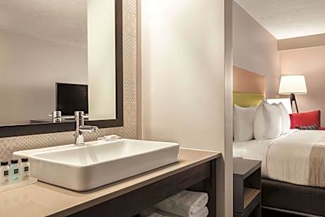 2 Queen Beds, Suite, Nonsmoking