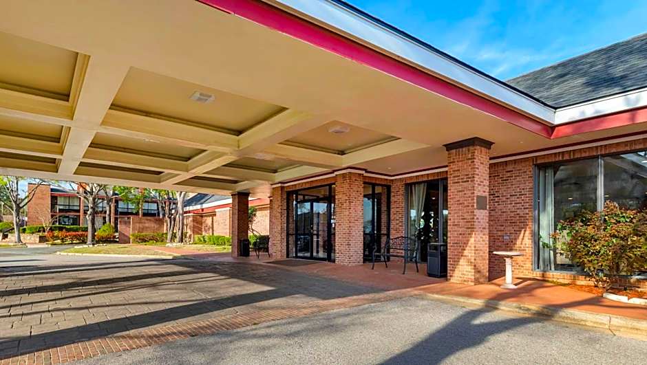 Magnuson Grand Hotel and Conference Center