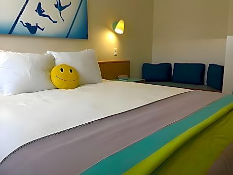 Deluxe King Room