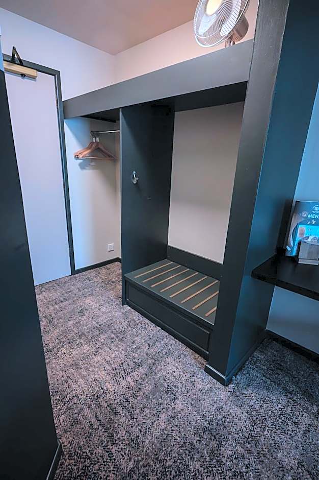 Cat & Lion Country Pub and Hotel