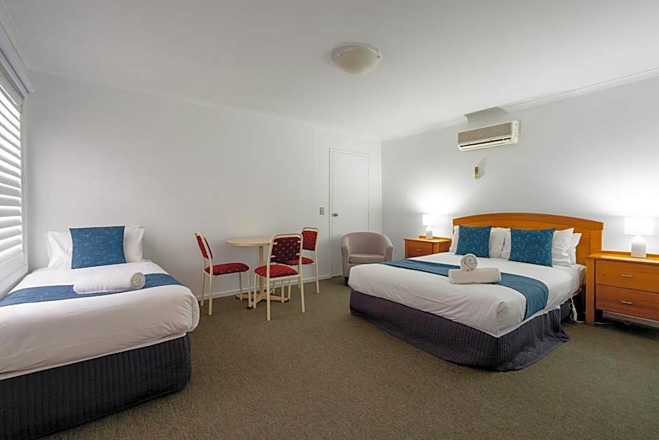 Waves on Banyan formerly Comfort Inn International