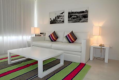 One-Bedroom Apartment with Sea View