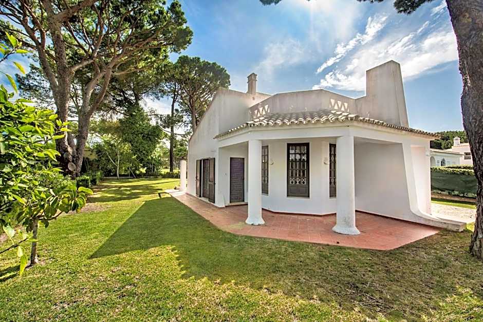 Perfect Retreat Overlooking Pinhal Golf Course, Private pool, Off-street parking
