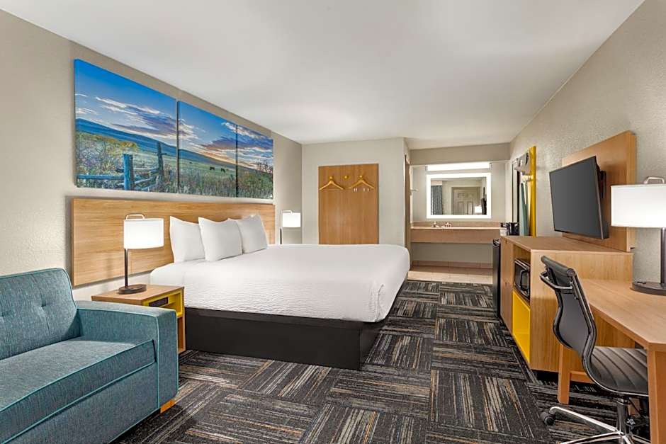 Days Inn by Wyndham Paris