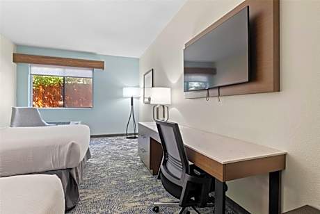 Queen Room with Two Queen Beds and Bath Tub - Mobility Accessible/Non-Smoking