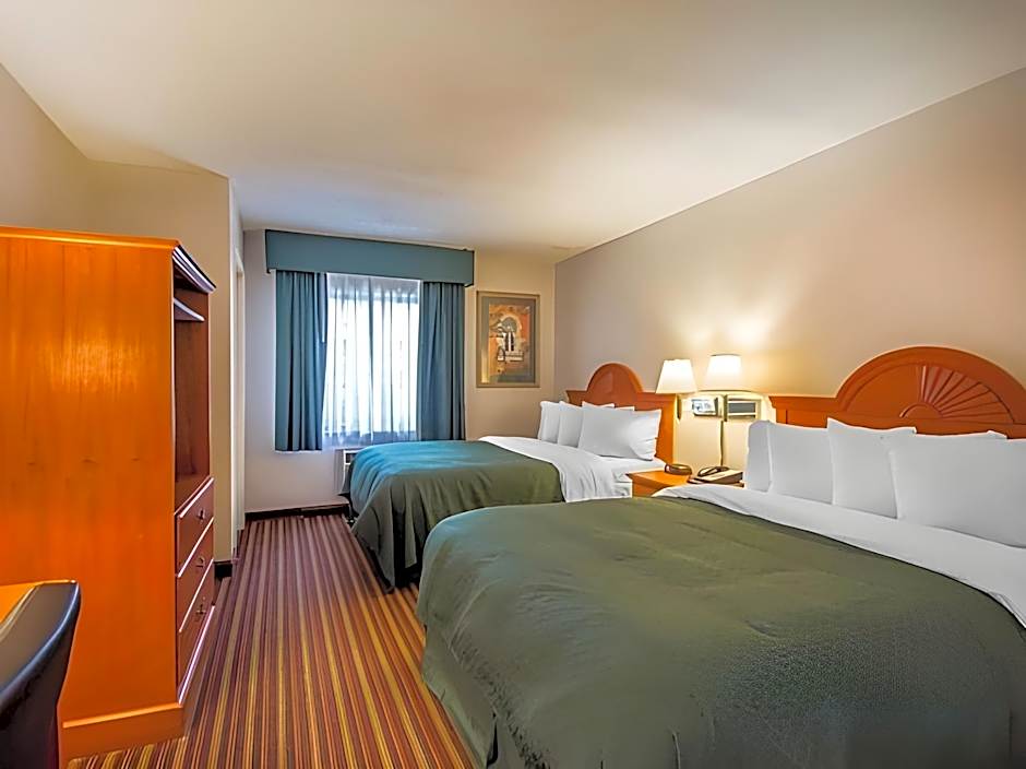 Quality Inn & Suites At Tropicana Field