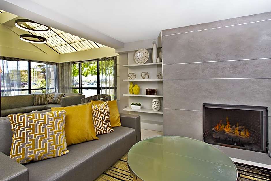 Holiday Inn Express Boston-Waltham By IHG