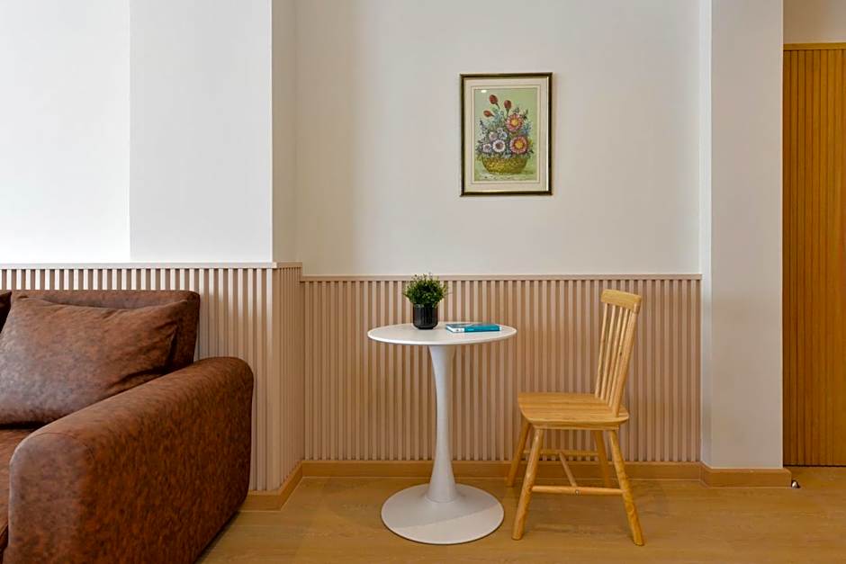 Ratchathewi Hyde Away