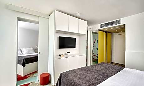 Premium connected Family Room with Sea View Balcony