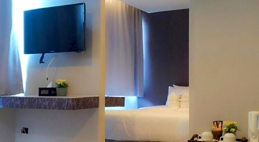 Nantra Ploenchit Hotel