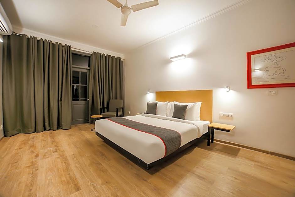 Townhouse 330 DLF Phase-2 Near Leisure Valley Park