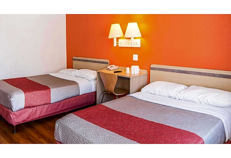 Motel 6-Bakersfield, CA - Convention Center