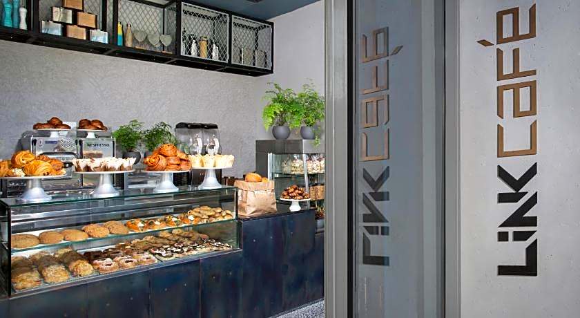 Link Hotel & Hub