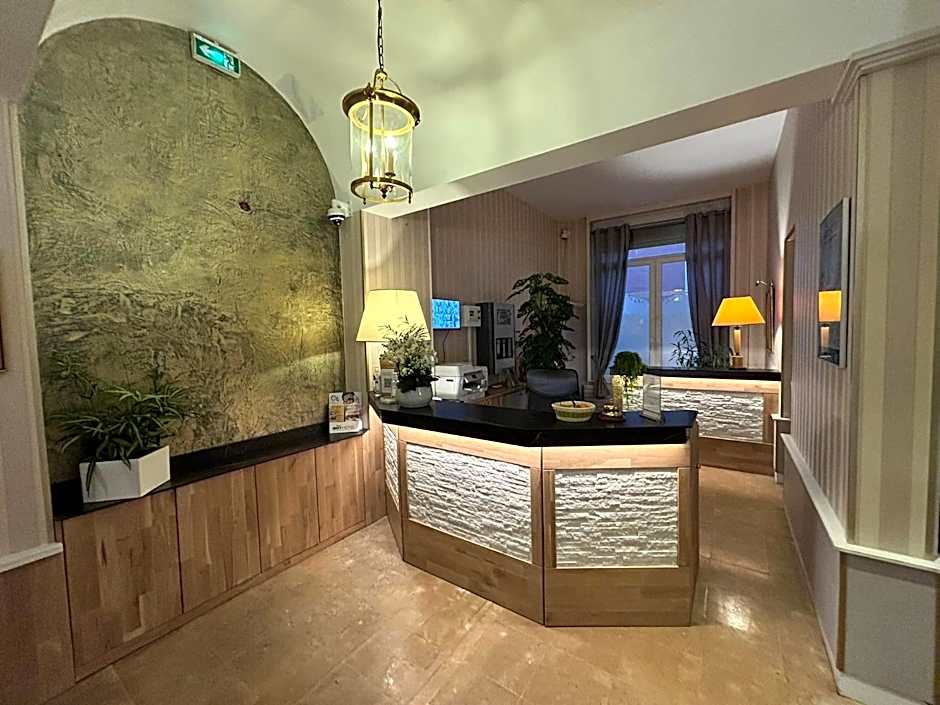 Brit Hotel Privilège Le Royal - Centre Gare